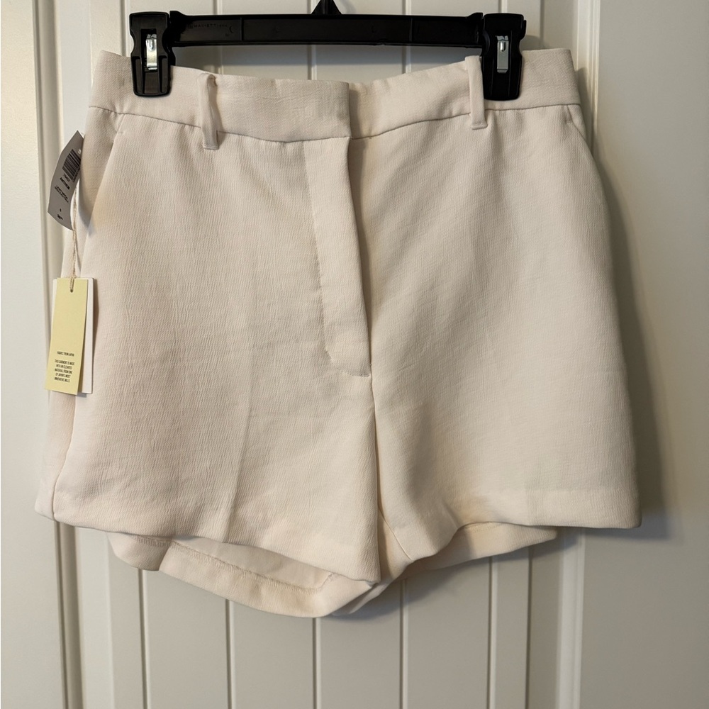 Aritzia Wilfred Anthem Cream Women's Shorts size 8
